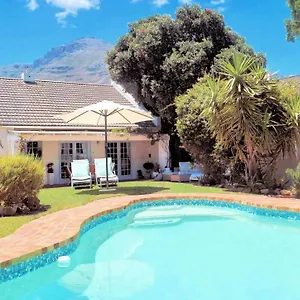 https://hout-bay-beach-cottage.hotels-capetown.com
